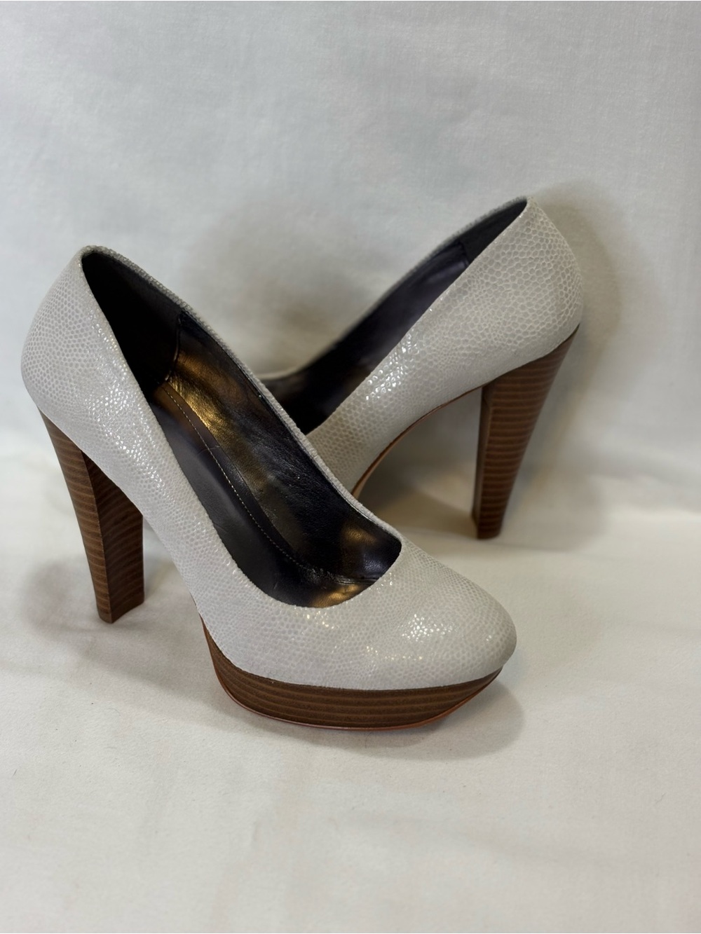 Calvin Klein Pearlized White Platform Pump Heels with Stacked Wood Heel SZ 6.5